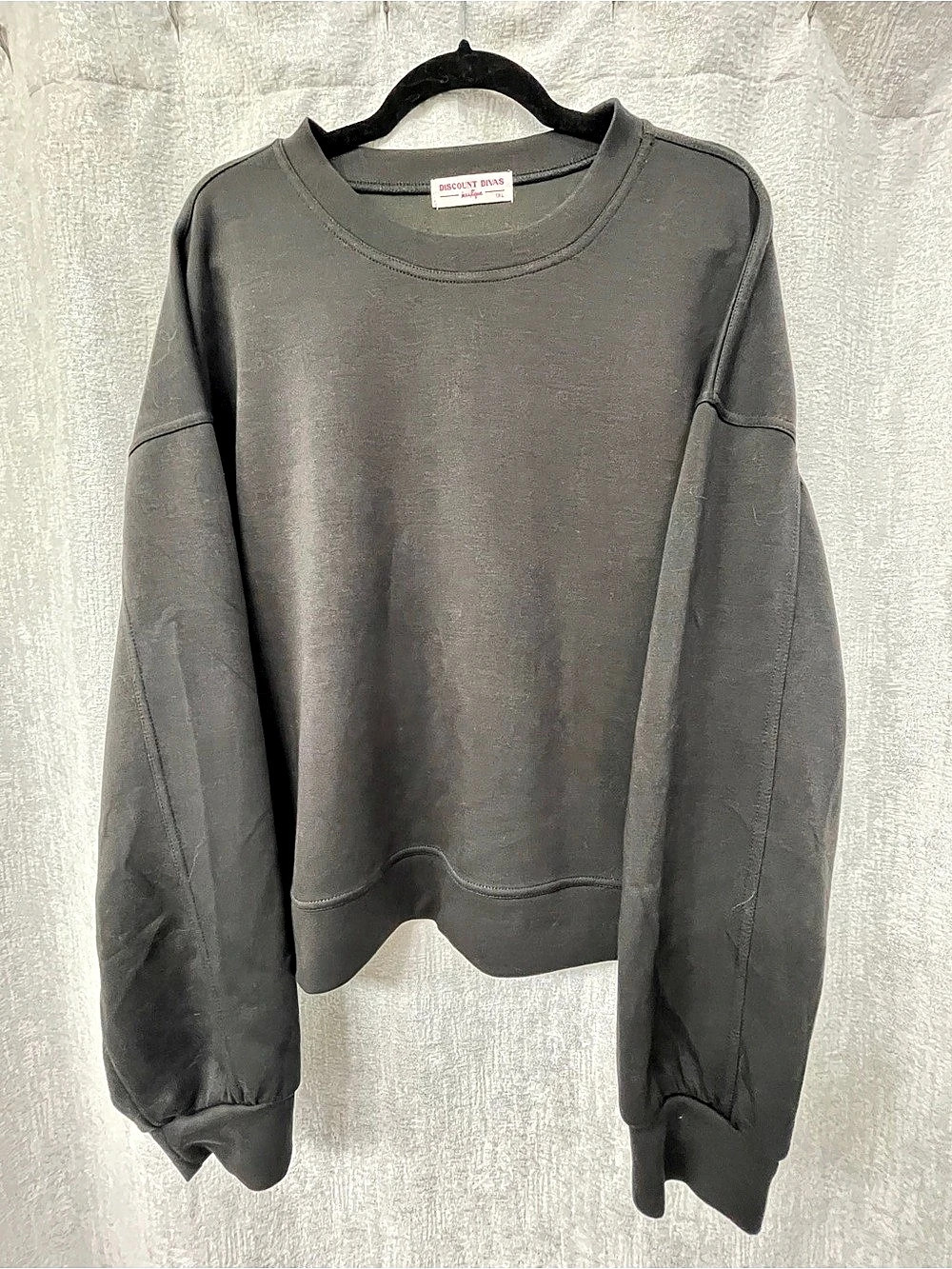 Discount Divas Oversized Sweatshirt in Black Size 1X Like New